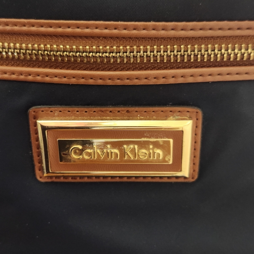 Calvin Klein Navy Backpack with Brown Trim and Gold Accents Preloved - Picture 9 of 12